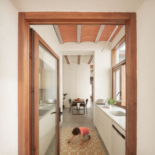 LUZ DEL PRESENTE SOBRE LA OSCURIDAD DEL PASADO